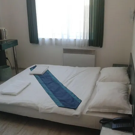 Scotty's Boutique Готель